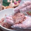 Bước 3 Tạo hình viên thịt Thịt xiên nướng phô mai kiểu Thái